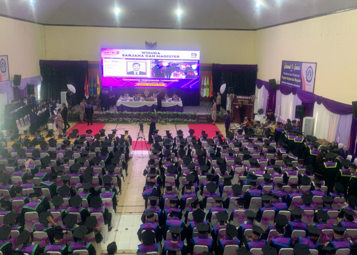 UNITRI Kukuhkan 400 Wisudawan, Sudah Dilengkapi Sertifikasi Kompetensi 