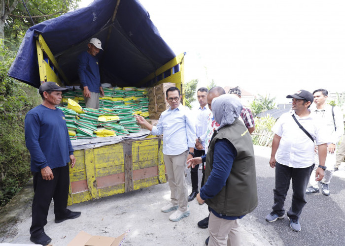 Kendalikan Inflasi Jelang Lebaran, Wali Kota Nurochman Tinjau Gerakan Pangan Murah di Bulukerto