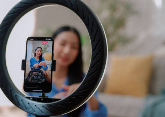 10 Agustus Juga Hari Vlog Dunia, Yuk Kenali Sejarah Vlog yang Bermula dari  Teknologi Picturephone 