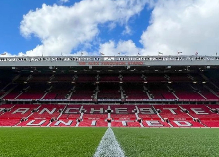 UNIK! Rumput Old Trafford Dijual dalam Kubus, Harganya Rp2,9 Juta