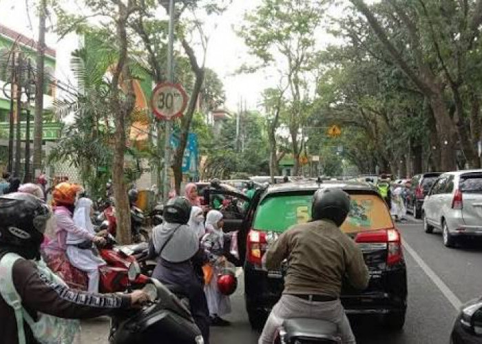 Kemacetan Memuncak, Jl Veteran–Bandung, Kota Malang, Diusulkan Punya Kantong Parkir Baru