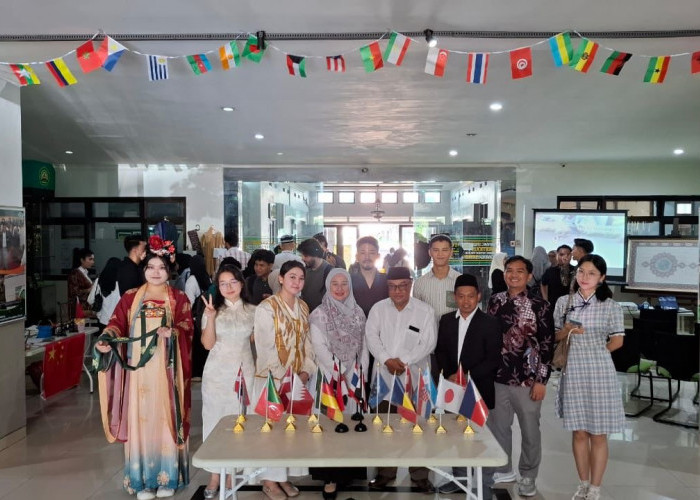 Bahasa Indonesia Diminati Mahasiswa dari 11 Negara di Pameran BIPA 2.0 di Unisma