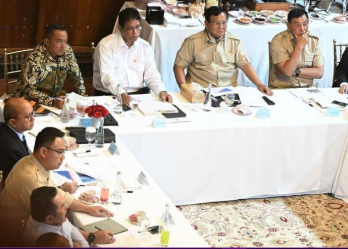 Prabowo Minta Kemendiktisaintek Cari 2.000 Profesional Muda Siap Kerja di BUMN dan Swasta