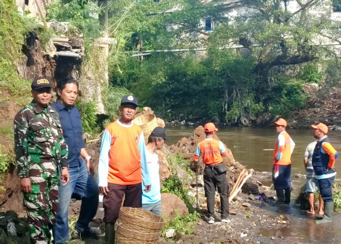 Jelang Hujan, DLH Kota Malang Pantau Kadalpank hingga Sungai Sukun