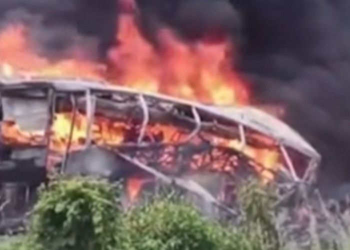 16 Orang Tewas usai Bus ALS Tabrak Truk Tangki BBM hingga Terbakar