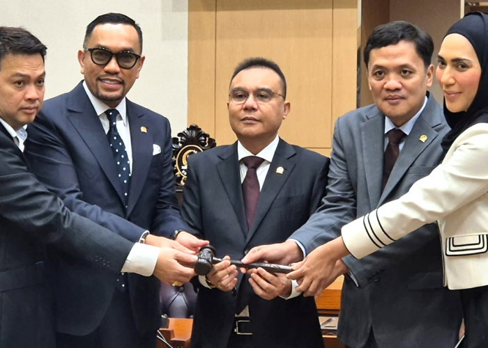 Divonis MKD Nonaktif 6 Bulan, Baru Dijalani 3,5 Bulan, Sahroni Kembali Aktif di DPR!  