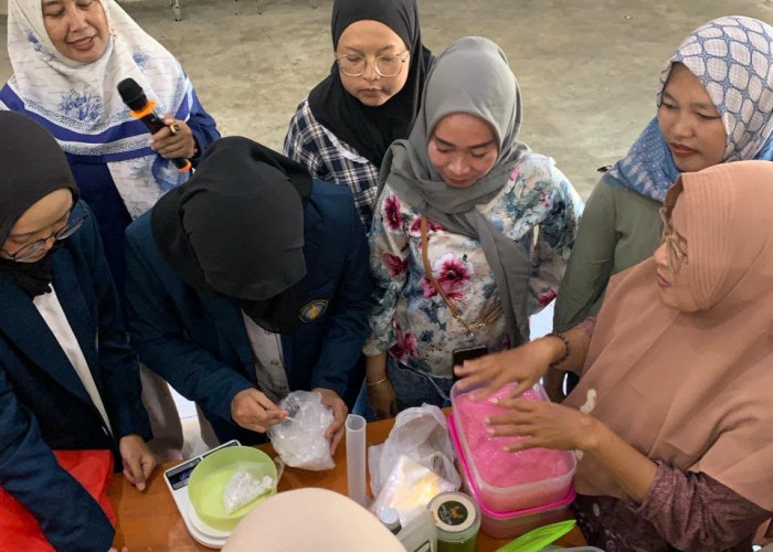 Dosen Universitas Brawijaya Ubah Minyak Jelantah Jadi Sabun Bernilai Ekonomi, Warga Banyuwangi Antusias