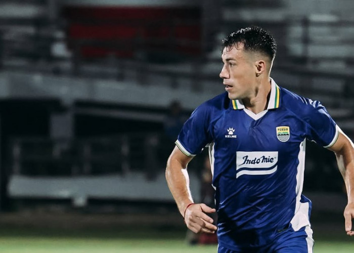 Mariano Peralta Angkat Trofi Perdana di Indonesia Bersama Persib, Momen Juara Dewata Cup Jadi Sorotan