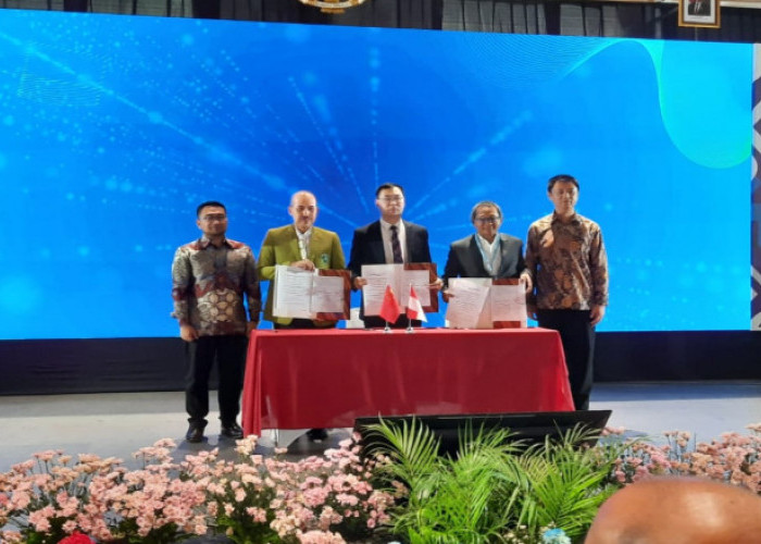Dekan Vokasi UB Teken Kerja Sama Indonesia–Tiongkok di UGM, Perkuat Pendidikan AI
