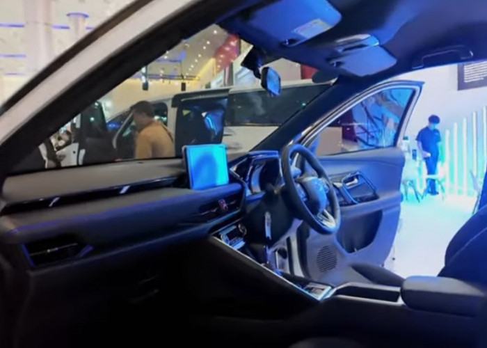 Detail Toyota Yaris Cross G Hybrid, Kabin Hitam dan Layar 10 Inci