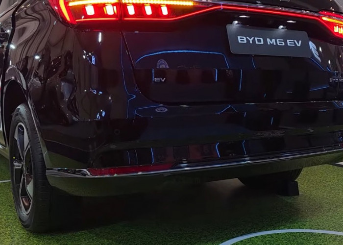 BYD M6 EV CKD Punya Interior Nyaman, Captain Seat hingga Panoramic Roof Jadi Andalan