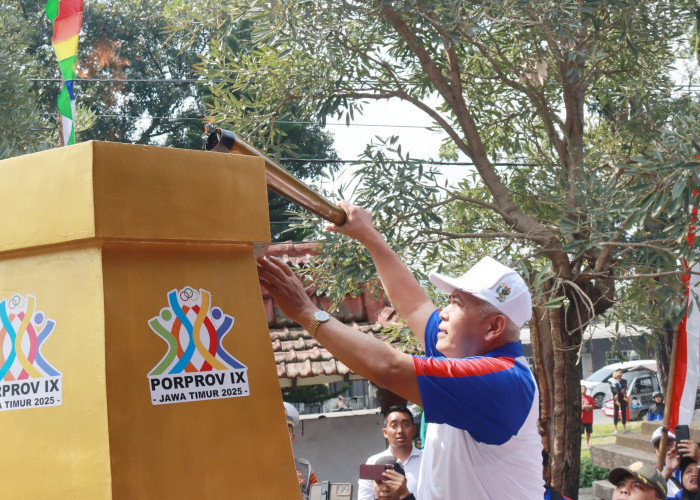 Kirab Api Porprov IX Mulai Masuk Wilayah Malang. Bupati Sanusi Terima Obor Api di Lawang