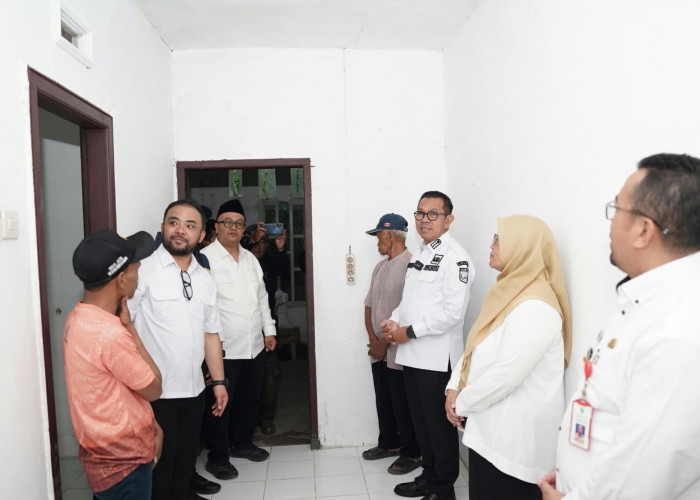 Karang Taruna Kota Batu Bedah Kamar Lansia, Rumah Sumadi di Junrejo Kini Lebih Layak