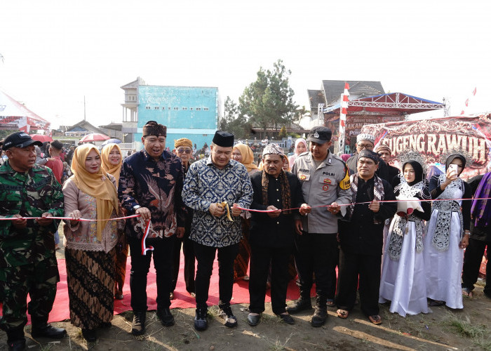 Sekda Kabupaten Malang Hadiri Dahar Sareng Poncokusumo, Tradisi Leluhur yang Perkuat Gotong Royong Warga