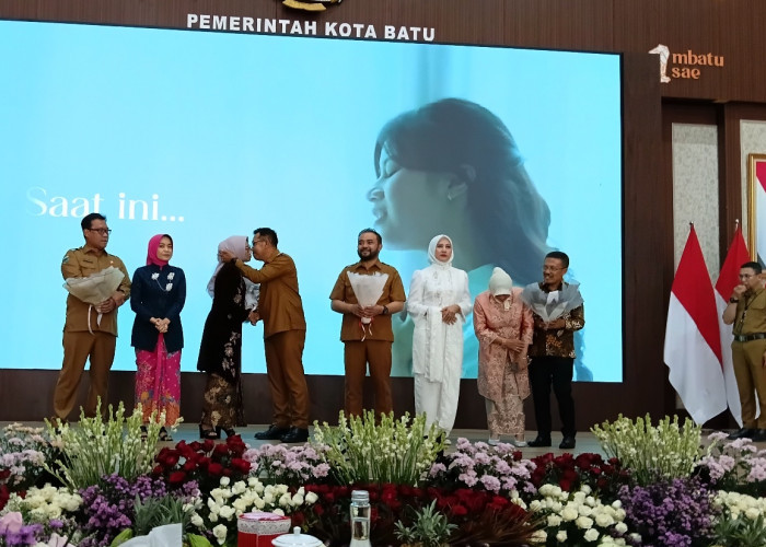 Bak Sebuah Konser dengan Lead Vocal Wali Kota, Hadirin Ikut Nyanyikan Lagu 'Ibu' Iwan Fals 