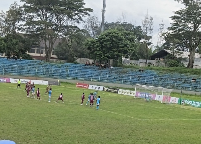 Bermain Terbuka Saling Serang, Persewangi Vs Persikoba Berakhir Seri