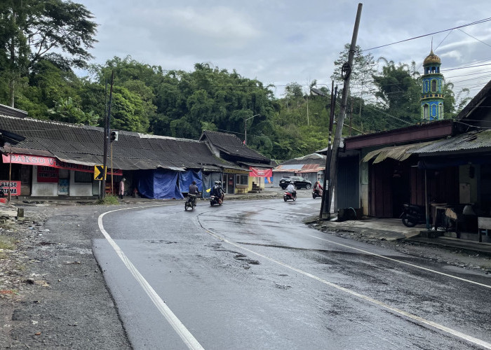 Tikungan Licin usai Hujan Rawan Kecelakaan di Pujon