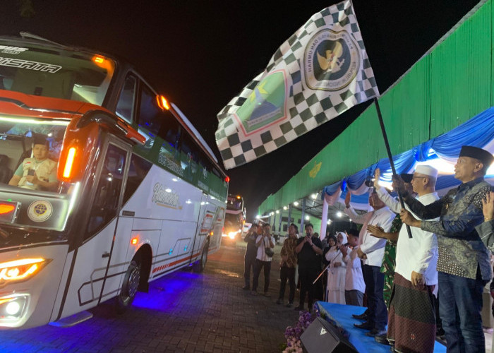 1.201 Jamaah Haji Kota Malang Resmi Berangkat, Kloter Terbesar Dilepas dari Ki Angmor