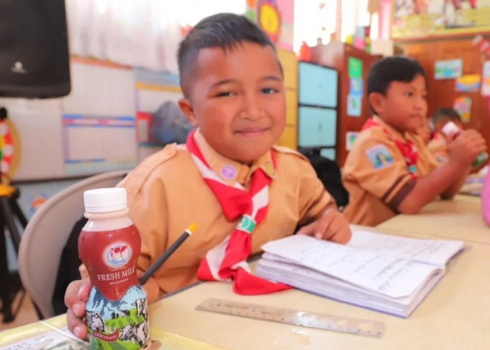 Program Makanan Bergizi Pemkot Batu Berlanjut, Kali Ini Bagi Susu Gratis bagi Siswa SD