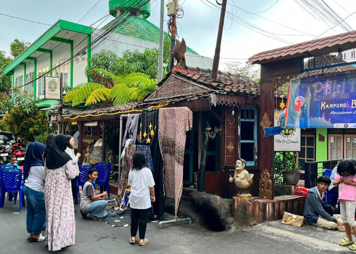 Lawan Gempuran AI, Mahasiswa FIB UB Gelar Pameran Seni Murni PELITA di Ketawanggede