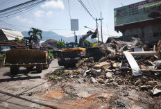 Pos Polisi di Simpang Empat Panglima Sudirman Kota Batu Dibongkar untuk Proyek Pelebaran Jalan  ‎