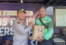 HUT ke-78 Polwan, Polres Batu Berbagi Sembako dan Makanan untuk Pengemudi Ojol