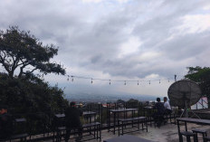 Warmindo Cak Toha Batu Buka 24 Jam, Makan Indomie di Rooftop Sambil Nikmati Lampu Kota