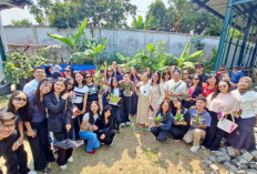     Peserta Summer Course dari 8 Kampus Internasional Tanam Sansevieria di UM