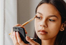 Kulit Berminyak Bikin Make Up Mudah Longsor? Simak Tips Ini agar Riasan Tetap Awet Seharian