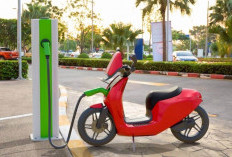9 Tips Merawat Motor Listrik saat Musim Hujan, Jangan Abaikan Baterai