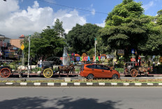 Libur Akhir Tahun, Wisatawan Mulai Padati Alun-Alun Kota Batu