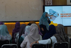 FIA UB Dampingi Pelaku Usaha Perempuan Temas Belajar Positioning dan Foto Produk AI