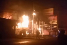 Kebakaran Toko Ogan Malang, Penjaga Toko Terjebak dan Dua Pikap Ikut Terbakar