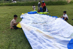 Anak-Anak Songgokerto Jadi Kedi Paralayang, Dari Bantu Lipat Parasut Kantongi Banyak Uang 