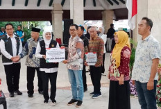 Khofifah Salurkan Bansos Rp7 M untuk Ribuan Penerima Manfaat di Kabupaten Malang