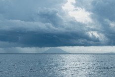 Bibit Siklon 93S Picu Cuaca Ekstrem, BMKG: Waspada Banjir dan Longsor di Jawa, Bali, hingga Papua