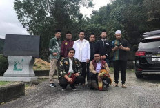 Gus Baha: Jangan Menunggu Hidup Sempurna untuk Bersyukur, Nikmat Makan Saja Sudah Bukti Kasih Sayang Allah
