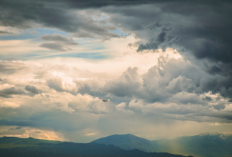 Prakirakan Cuaca 28 Desember: Lowokwaru-Klojen Hujan, Pegunungan Kabupaten Angin-Hujan Lebat, Batu Hujan-Petir