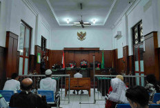 Dua Terdakwa Pembakaran Grahadi dan Pos Polisi Divonis 5 Tahun dan 6 Bulan