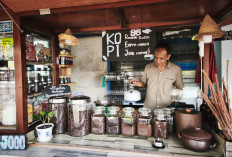 Nikmati Kopi Rempah Hangat di Kios Terminal Kota Batu, Cocok untuk Usir Dingin 