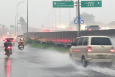 Dua Bibit Siklon Terdeteksi di Selatan Indonesia, Waspada Hujan dan Gelombang Tinggi di Perairan Selatan Jatim