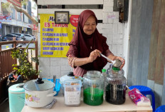 Es Tawon Legendaris Malang Bertahan sejak 1955, Setia Menjaga Rasa dengan Madu dan Gula Asli