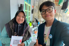 Mahasiswa PKM FEB UB Dampingi UMKM Desa Kepuharjo Buat QRIS, Dorong Transaksi Non-Tunai