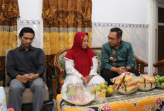 Wali Kota Batu Serahkan Santunan Kematian Rp74 Juta untuk Almarhum Linmas dan Guru Ngaji di Giripurno