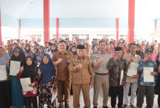 Bupati Sanusi Serahkan Sertifikat Tanah Hasil Retribusi 2025 di Empat Desa Wilayah Tirtoyudo