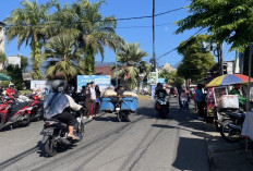 CFD Jalan Raya Dermo Dipadati Warga, UMKM hingga Parkir Motor Membeludak