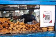 PKL Sekitar Kampus di Malang Adaptasi Pembayaran Nontunai