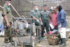Pemdes Tulungrejo Ubah Sampah Plastik Jadi Bahan Bakar Cair, Pakai Alat Buatan Poltekad  