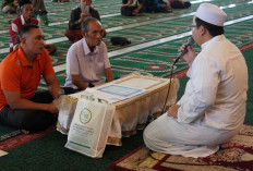 Pendeta Usia 77 Tahun Asal NTB Bersyahadat di Masjid Al Akbar Surabaya