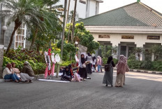 Trend Euforia Pasca-Sidang Tugas Akhir Mahasiswa Kini: Buat 